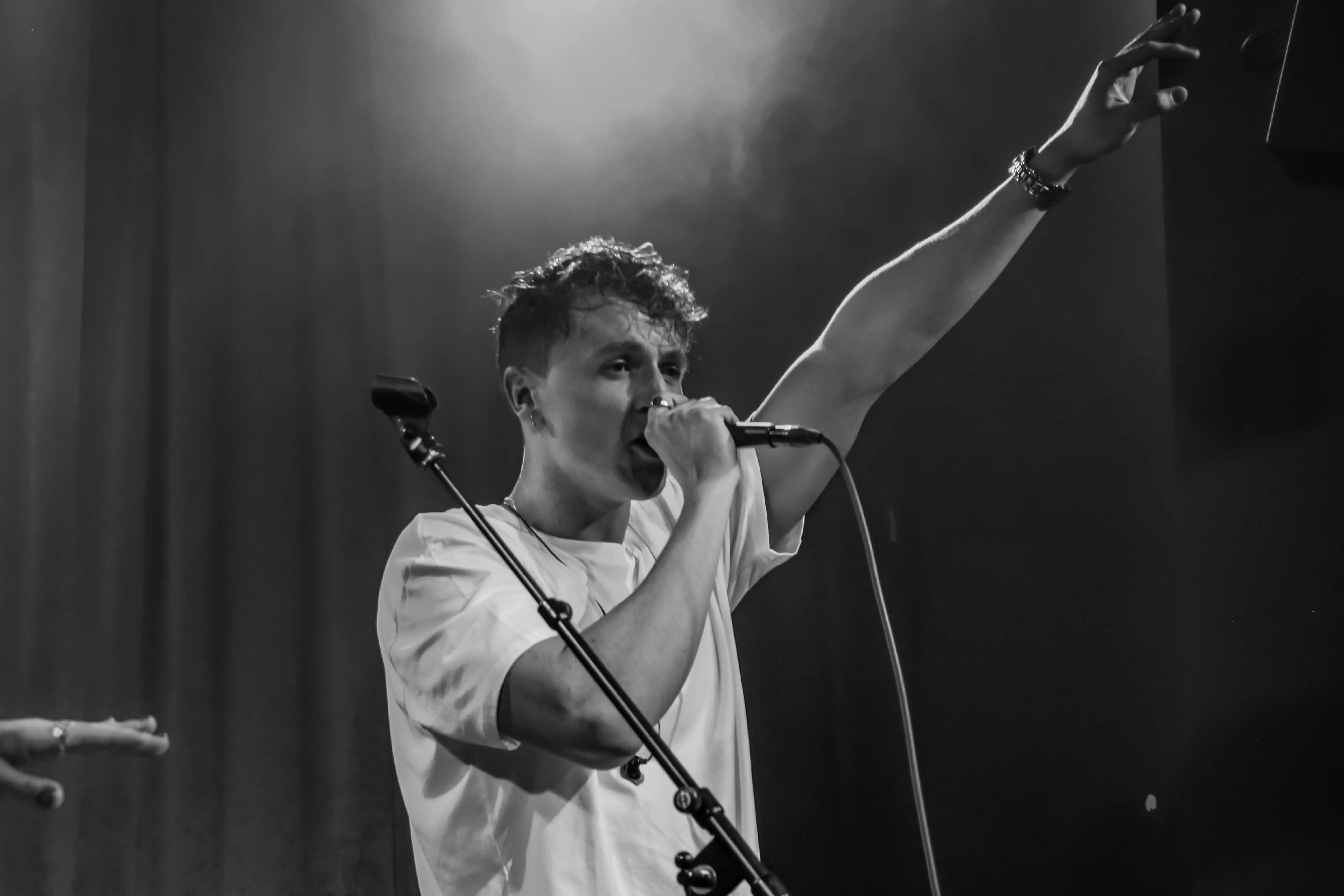 Chris Bates performing live